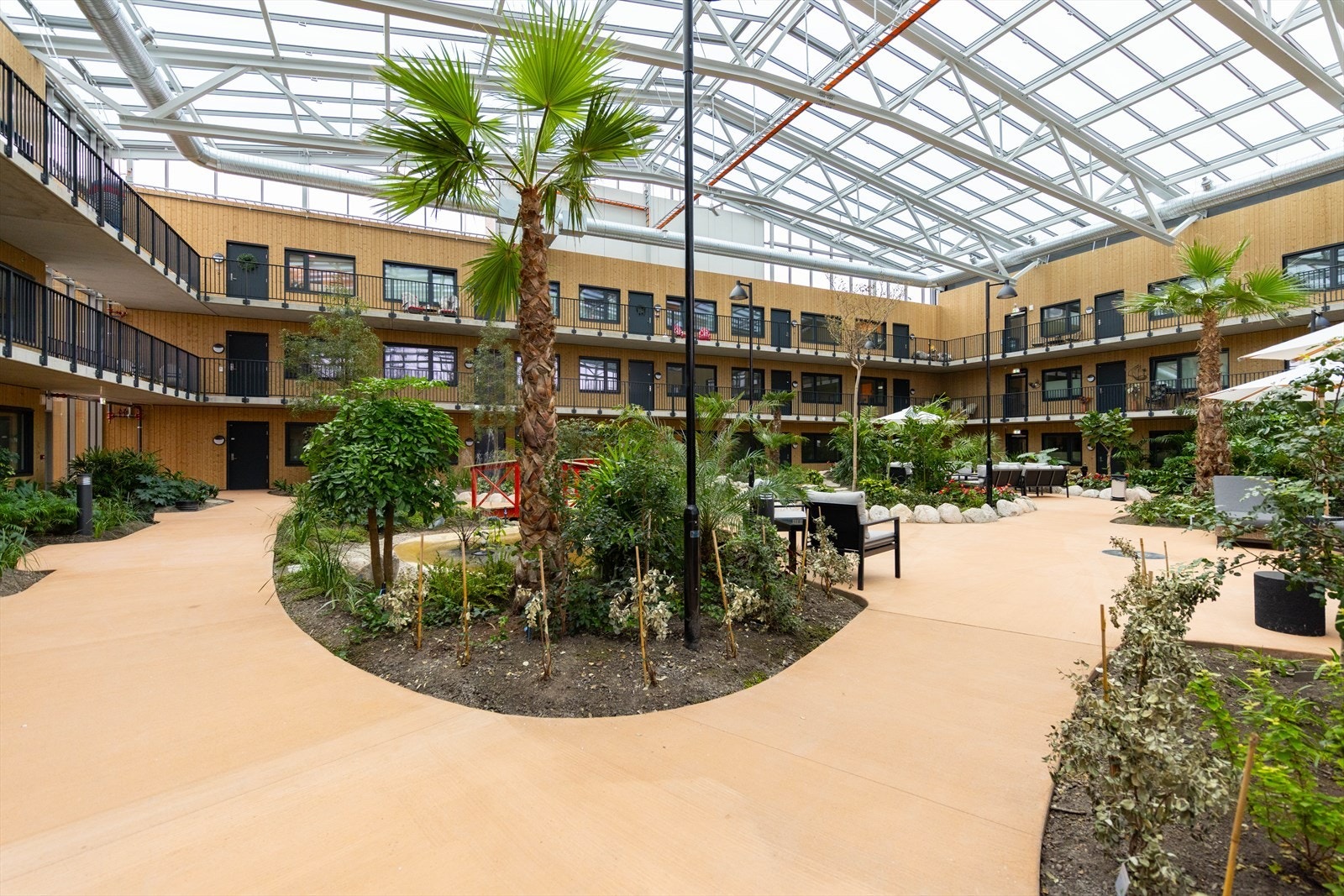 028_Uteområdene rundt byggene er pent opparbeidet med varierte funksjoner og kvaliteter. .jpg Galleribilde