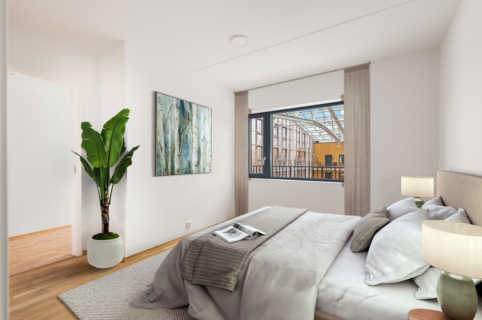 Romslig soverom med tilstøtende og praktisk oppbevaringsrom Galleribilde