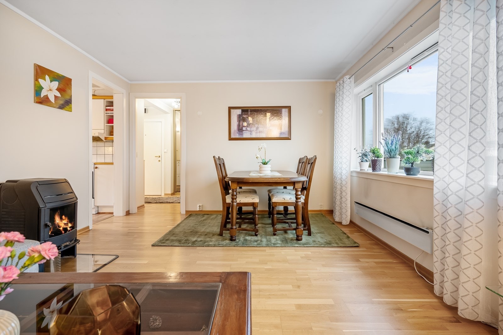 Stue med utgang til terrasse. Galleribilde