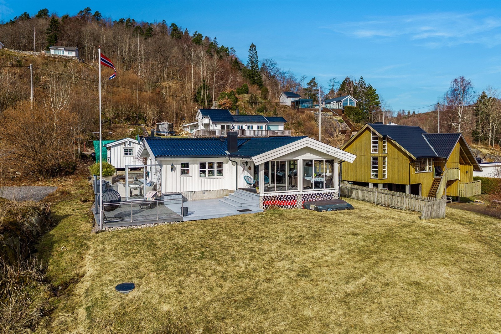 Den arealeffektive hytta ble bygget på slutten av 80 tallet, og siden den gang har den blitt modernisert og gjort mer tidsriktig. Galleribilde