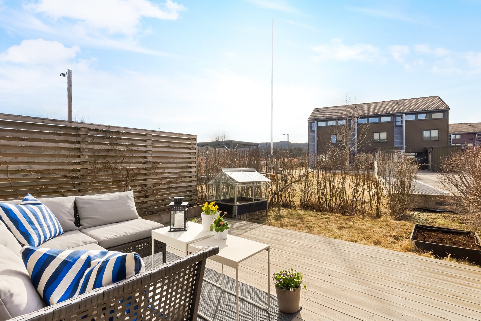 Her har du sol fra formiddagen til utpå kvelden på sommeren. Galleribilde