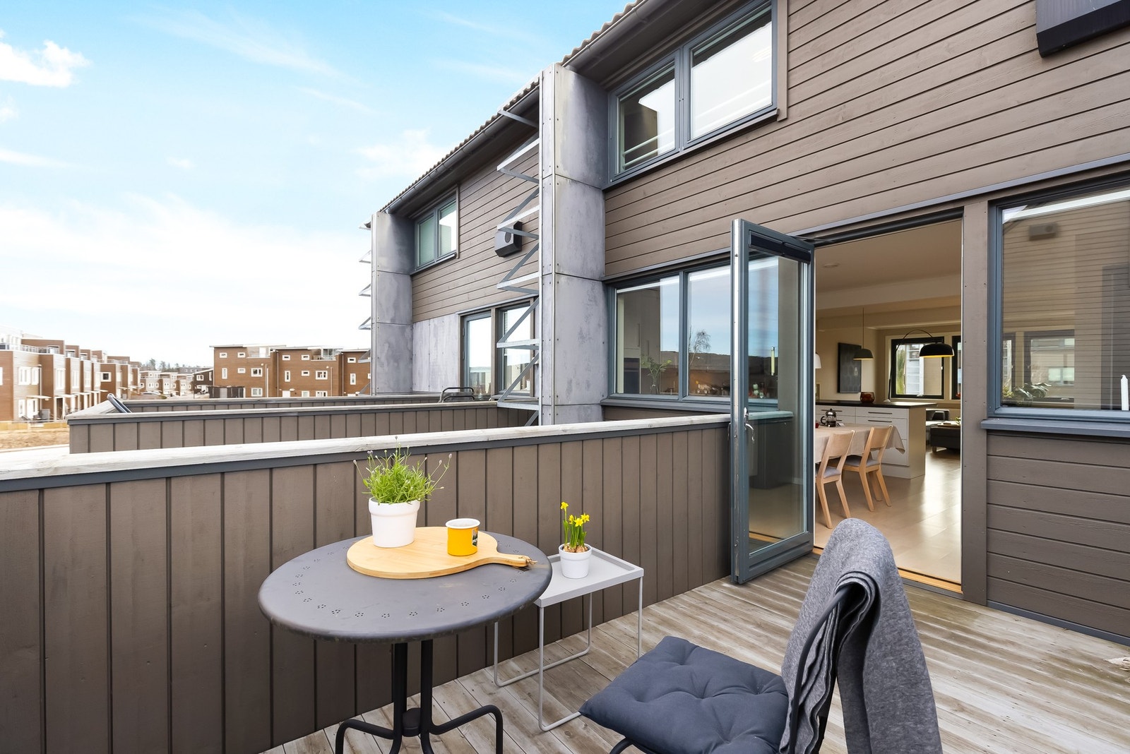 Her får du morgensolen, og vil med andre ord være et hyggelig sted å starte dagen med kaffen i hånden. Galleribilde