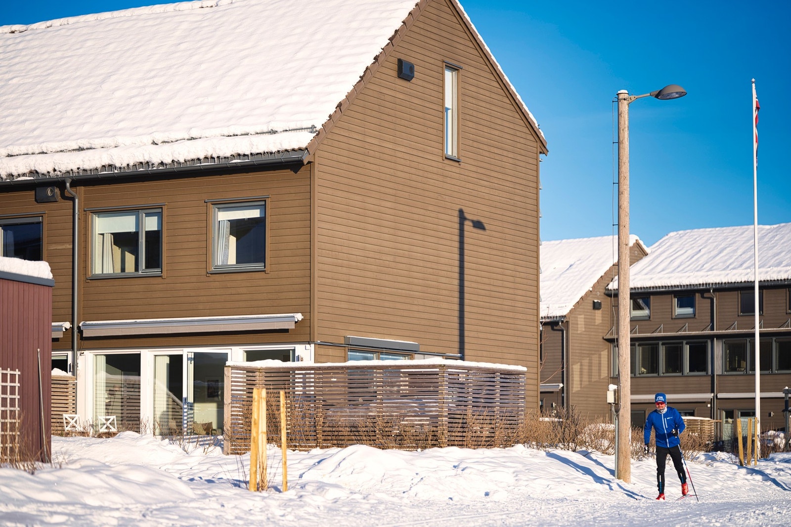 Skiløypa går rett forbi sameiet. Denne enheten kan ses i bakre rekke. Galleribilde