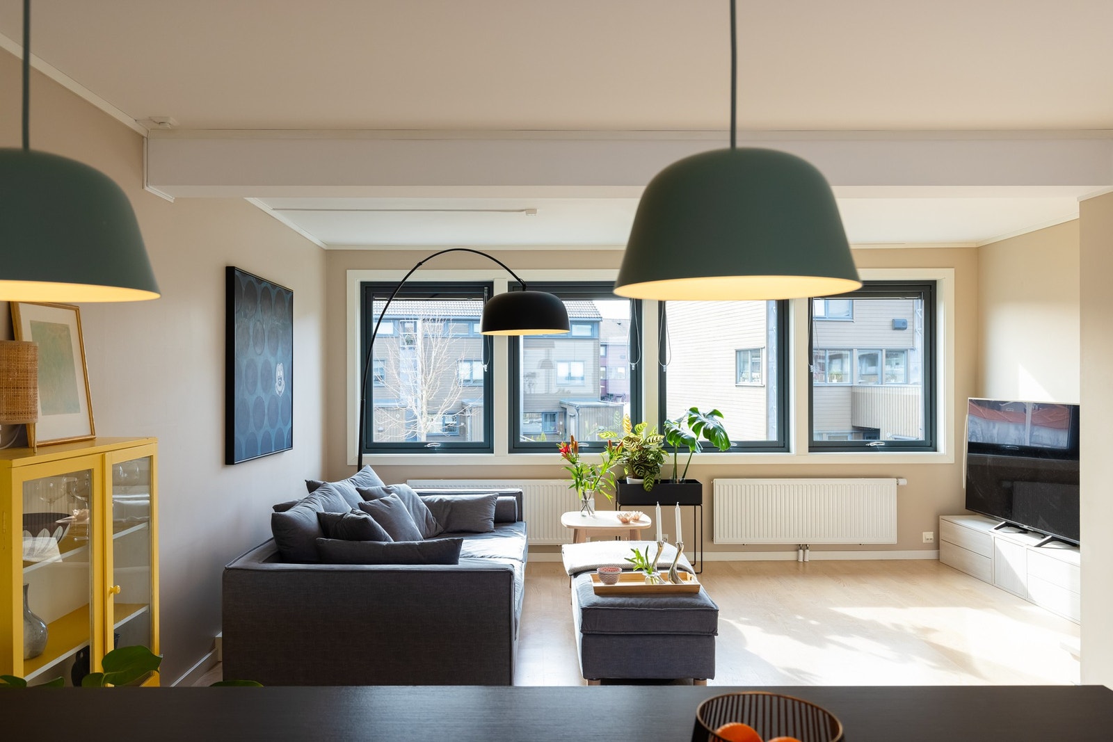 Her er det enkelt å underholde gjestene eller barna i familien samtidig som du lager dagens måltider. Galleribilde