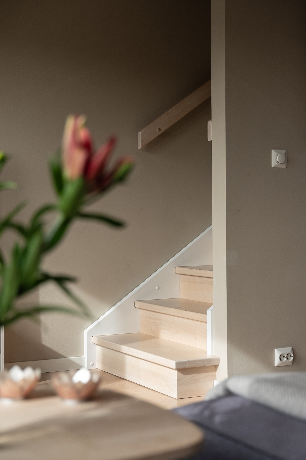 Fra stuen tar du trappene opp til toppetasjen. Galleribilde