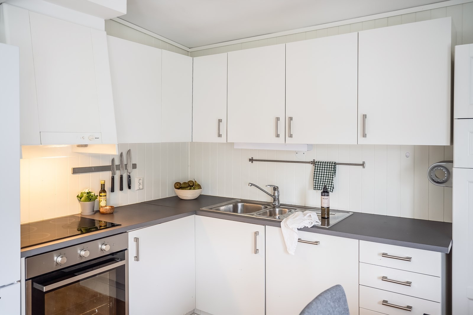 Stort og praktisk hjørnekjøkken med Galleribilde