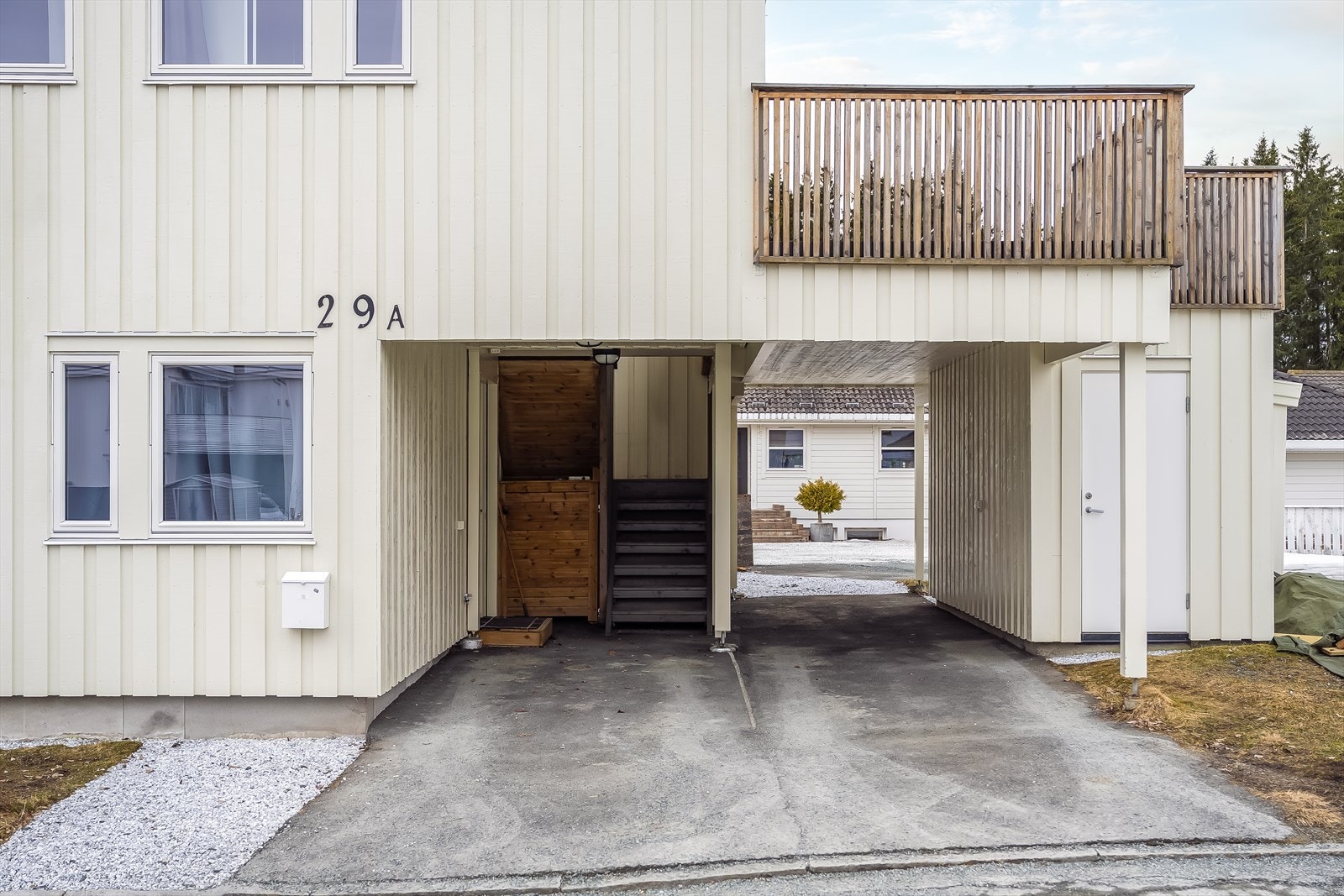 Med leiligheten følger det 2 parkeringsplasser. Her finner du også en utvendig bod på 5 m² for ekstra plass til oppbevaring. Galleribilde