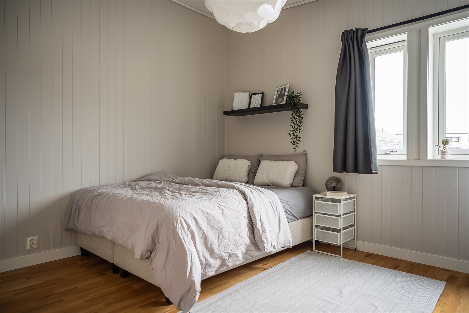 Leiligheten byr på 2 gode soverom som måler hhv. 6,8 og 11,5 m². Galleribilde