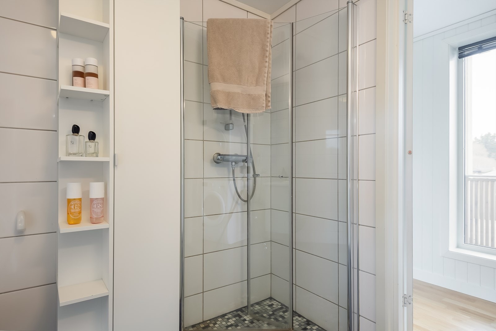 Badet fremstår som gjennomgående pent og er vurdert til tilstandsgrad 1 av takstmann. Galleribilde