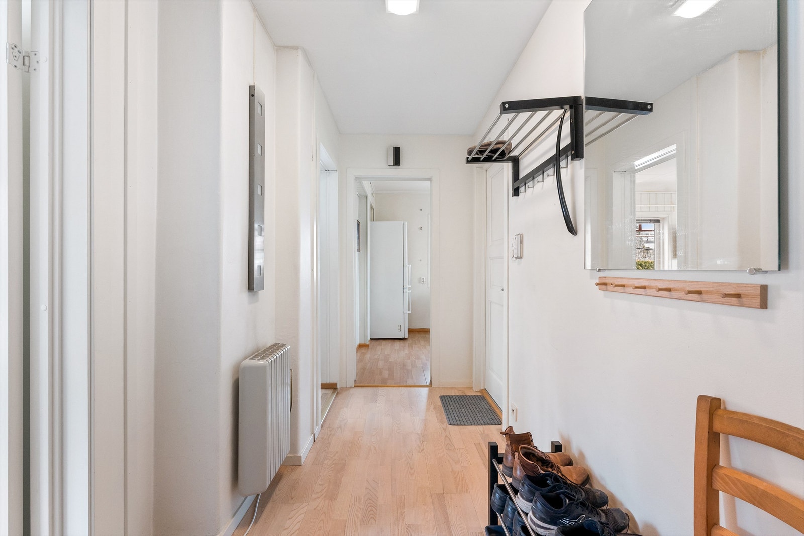 I underetasjen disponerer boligen 2 store boder hvorav den ene boden har opplegg for vaskemaskin Galleribilde