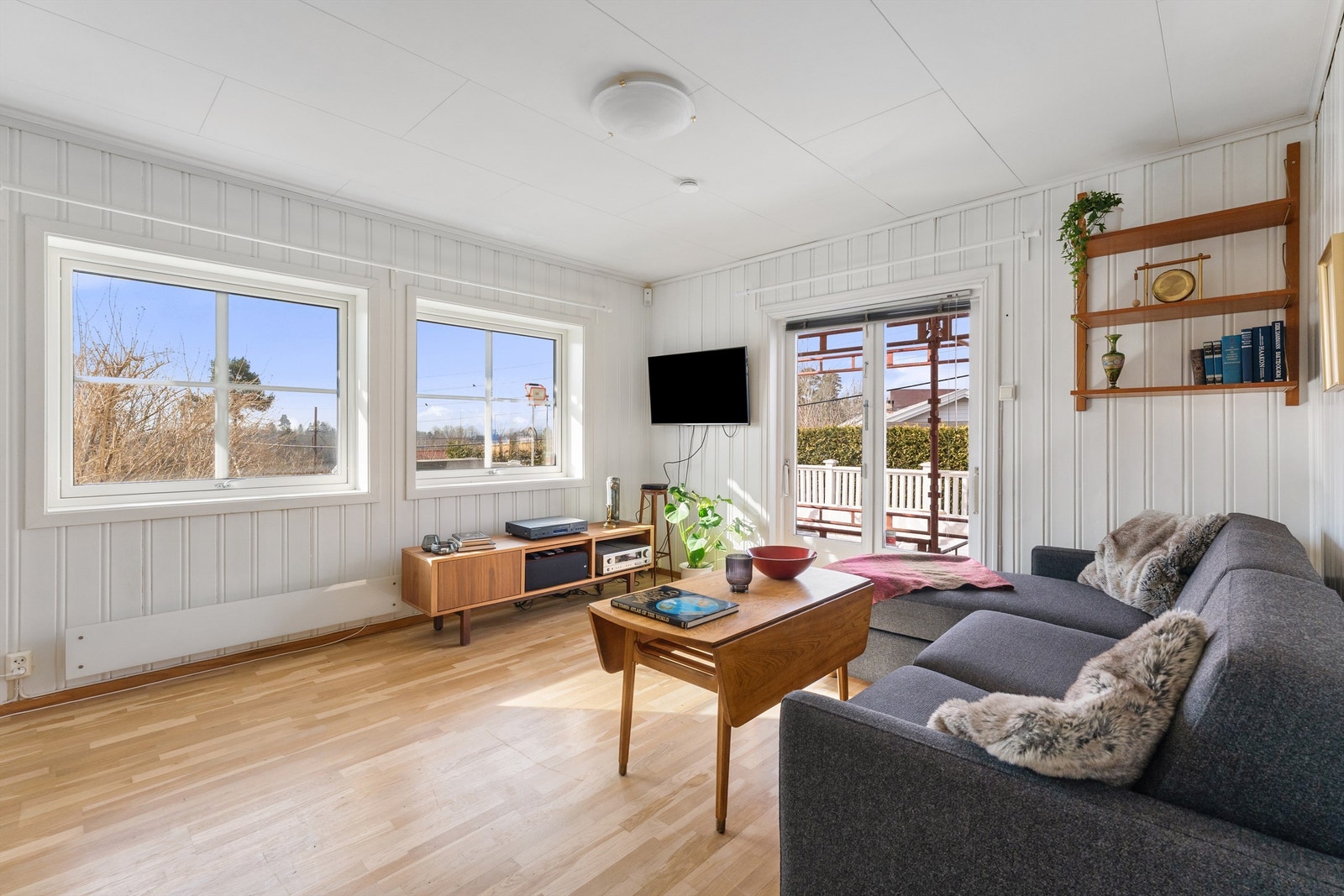 Eiendommen ligger i et attraktivt og barnevennlig boligområde på Haslum med nærhet til T-bane (Haslum stasjon), buss, skoler, butikker, samt Bekkestua sentrum Galleribilde