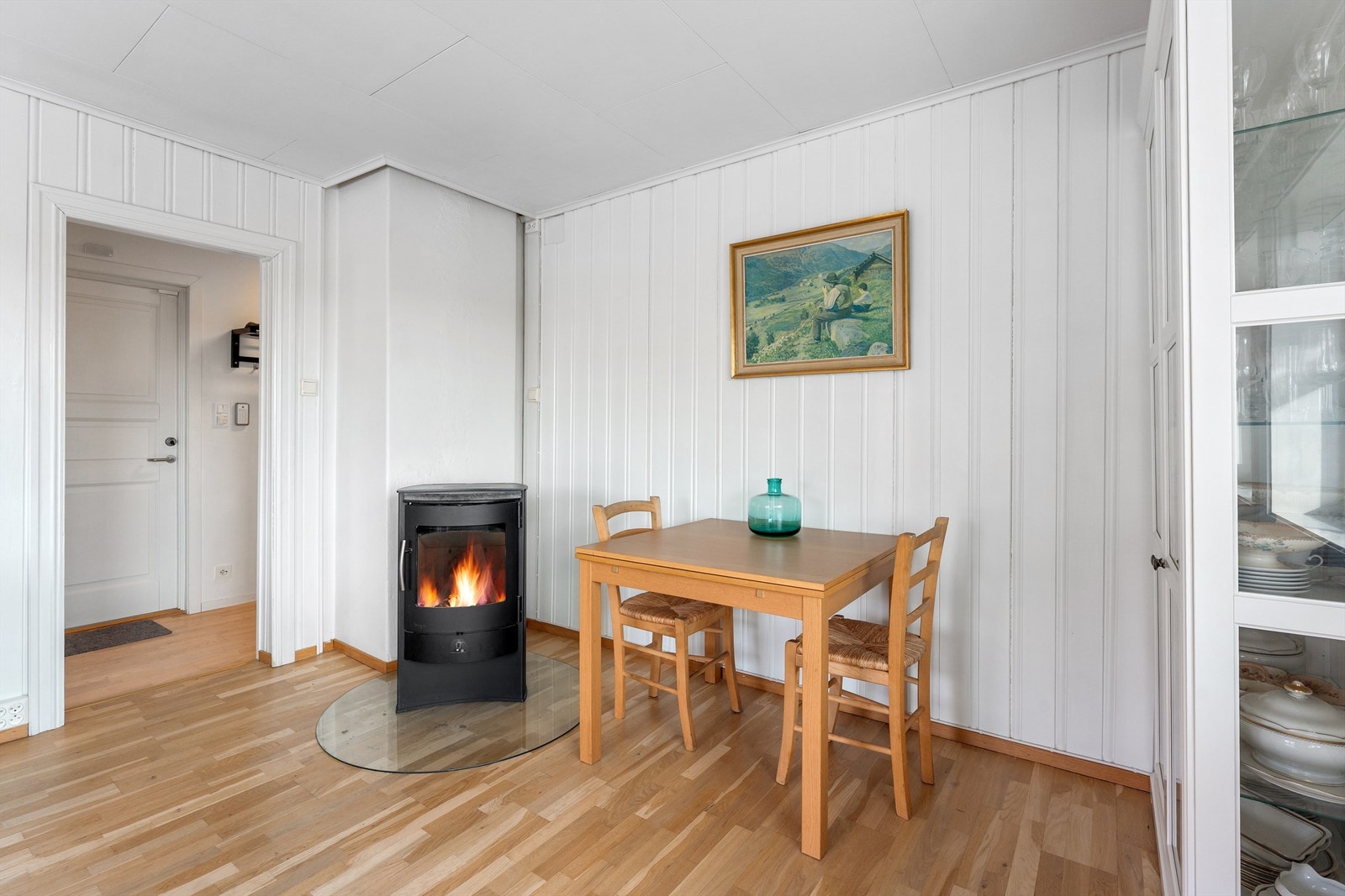 Moderne peisovn som gir god varme i boligen Galleribilde