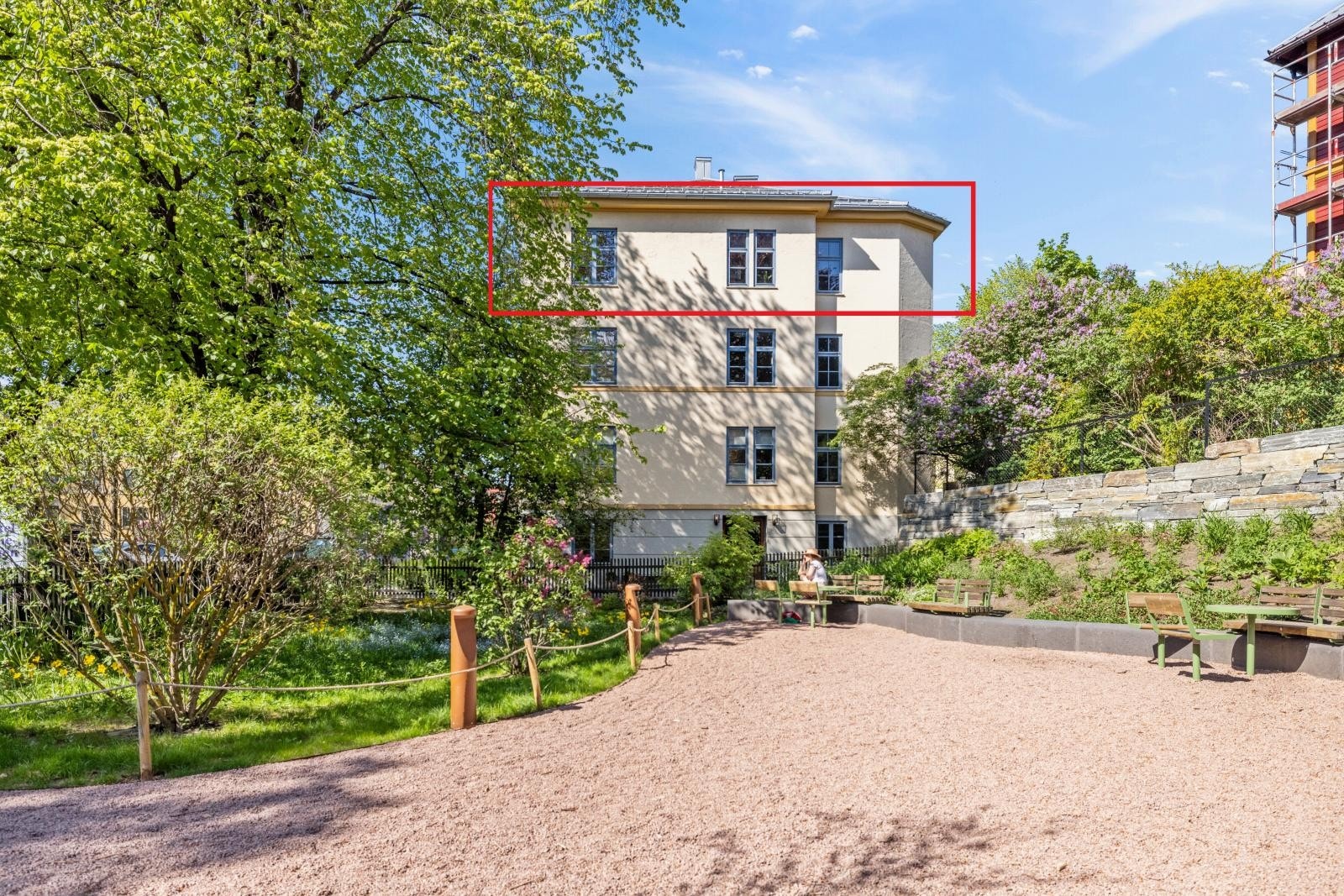 Inngangsparti til Gyldenløves gate 19 A sett fra Marie Gjørstads hage. Galleribilde