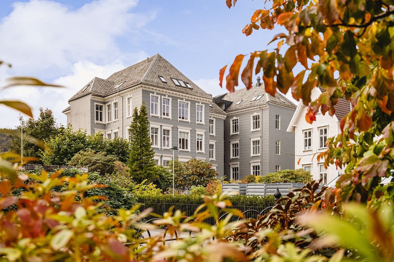 - I et herskapelig bygg med flott standard, omgitt av vakre brostensgater - Galleribilde