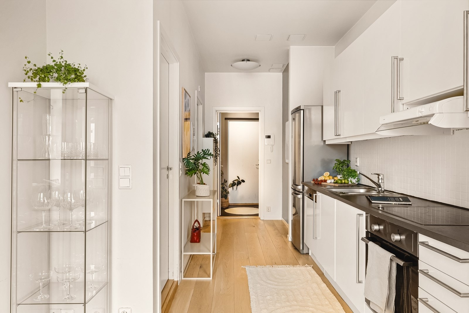 - Flott solid parkettgulv i hele leiligheten, med unntak av baderommet - Galleribilde