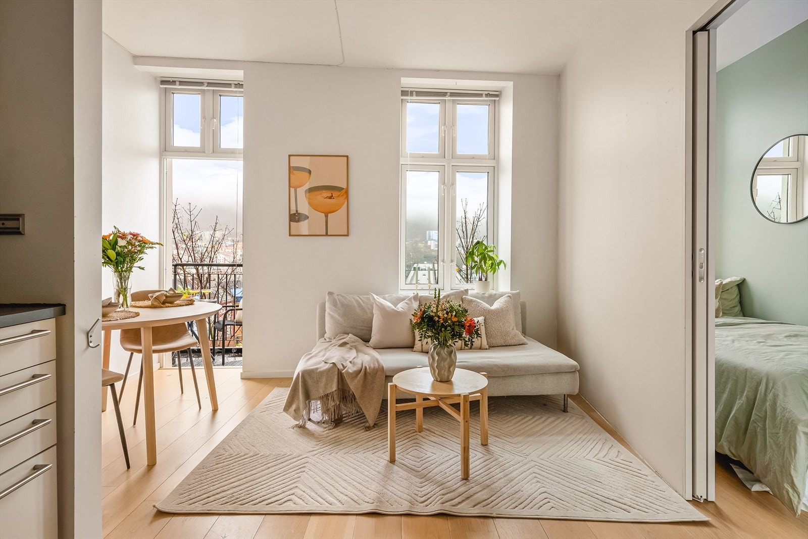 - Lys og luftig romfølelse med ekstra god takhøyde på hele 2,77 m - Galleribilde