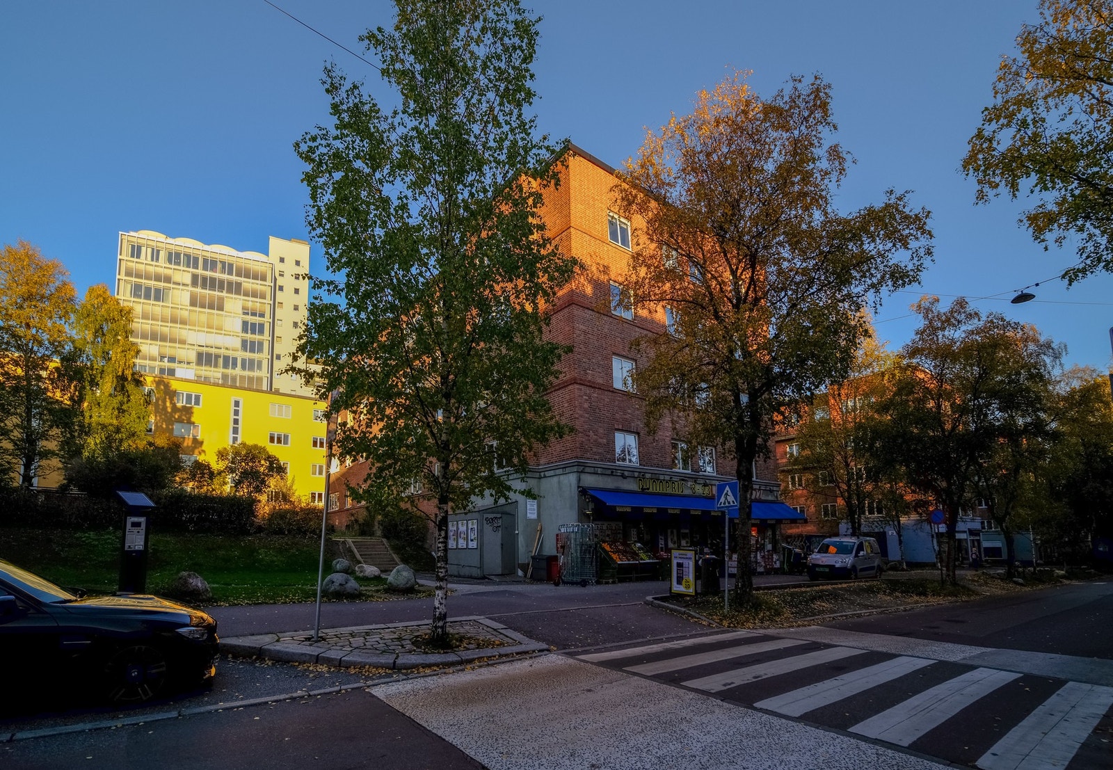 Søndagsåpen Bunnpris et par minutters gange fra utgangsdøren. Galleribilde