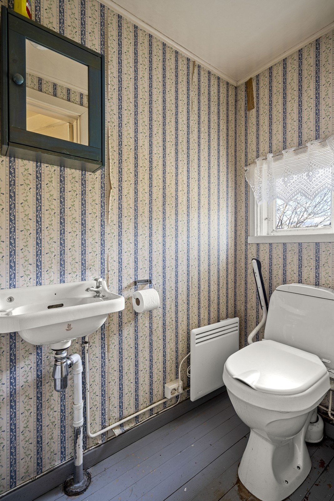 Lyst toalettrom - 1. etasje Galleribilde