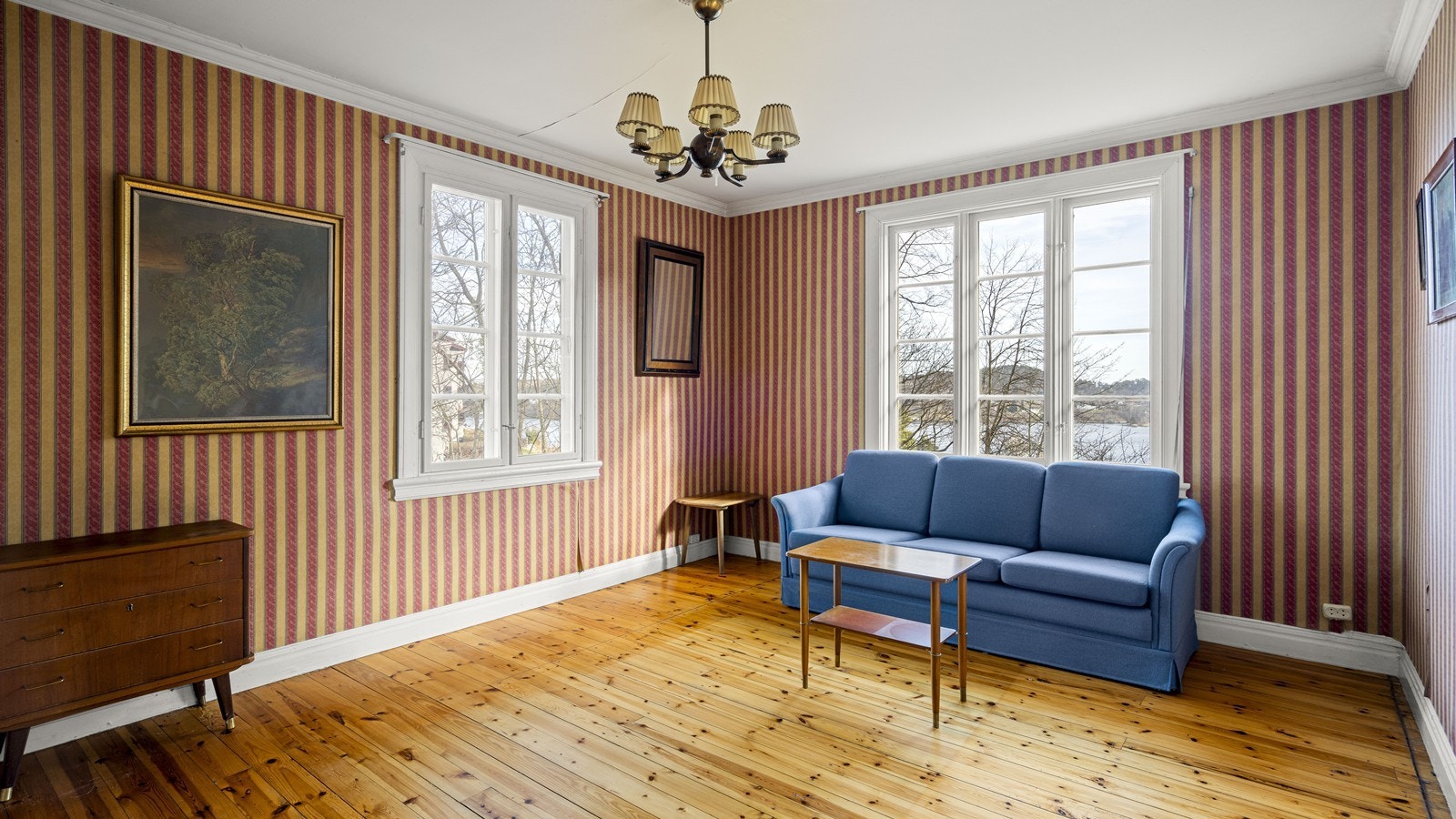 Romslig og trivelig stue Galleribilde