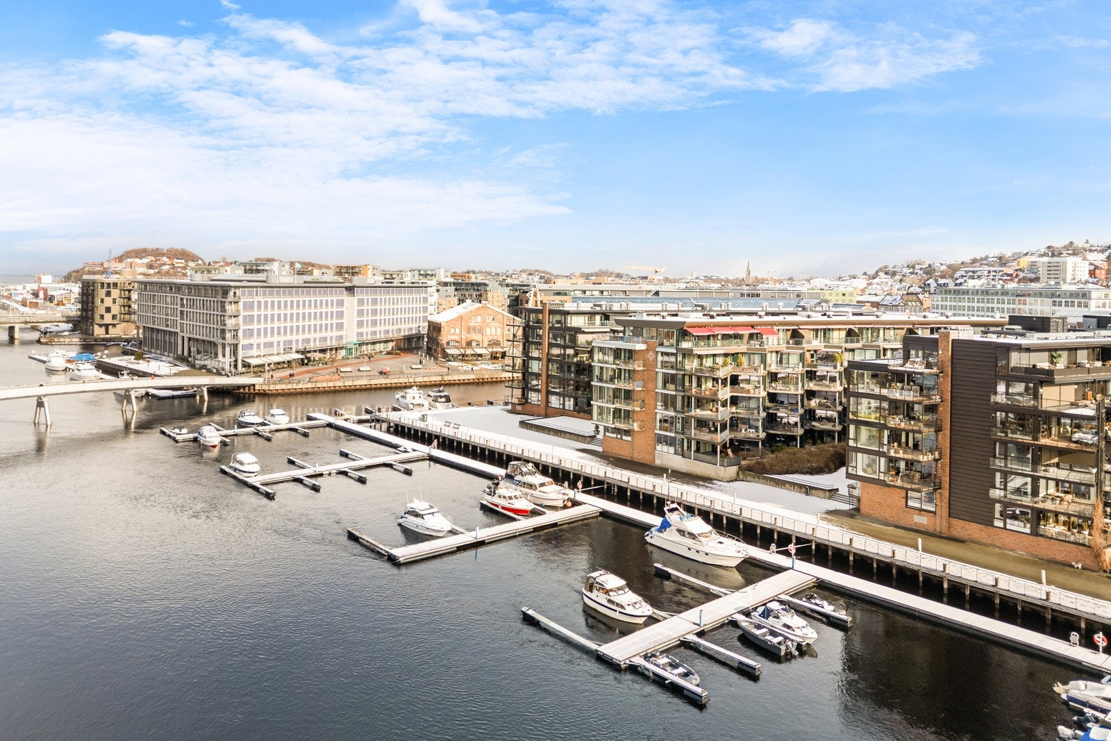Leiligheten har en fantastisk beliggenhet med gangavstand til alt Solsiden og Midtbyen har å by på. Galleribilde