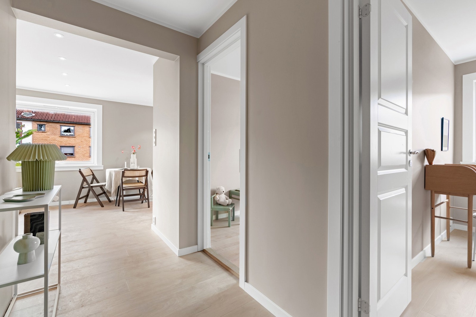 Lys og innbydende entré. Galleribilde