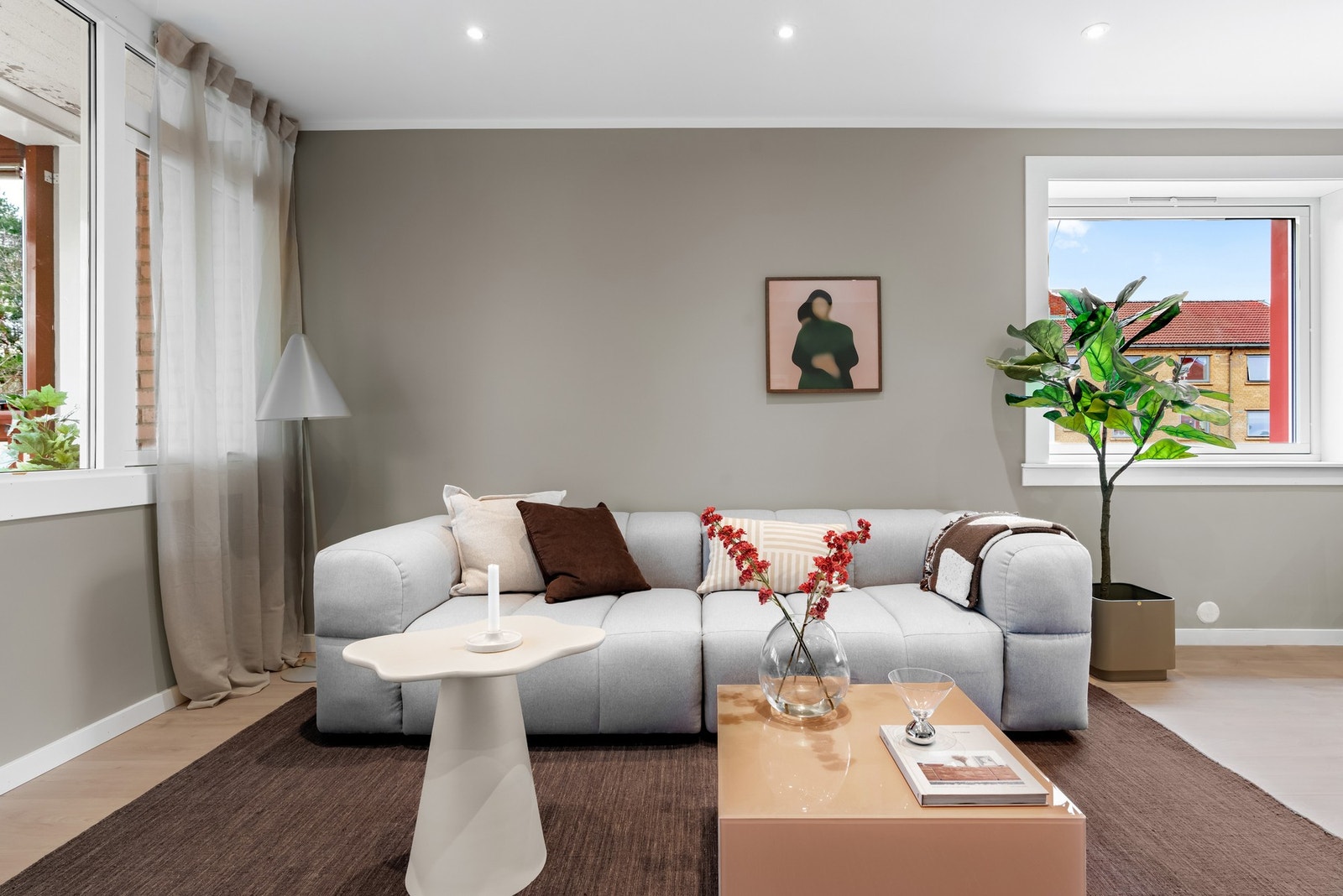 Månedlige felleskostnader på kr. 5143 inkluderer bl.a. TV og internett. Galleribilde