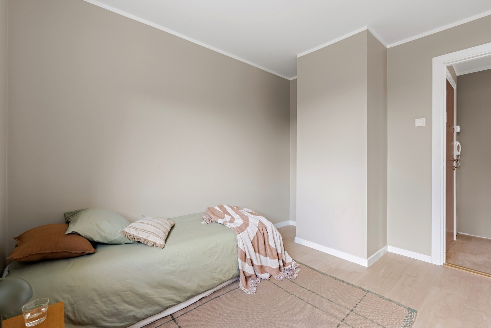 Med nisje for garderobeløsning. Galleribilde