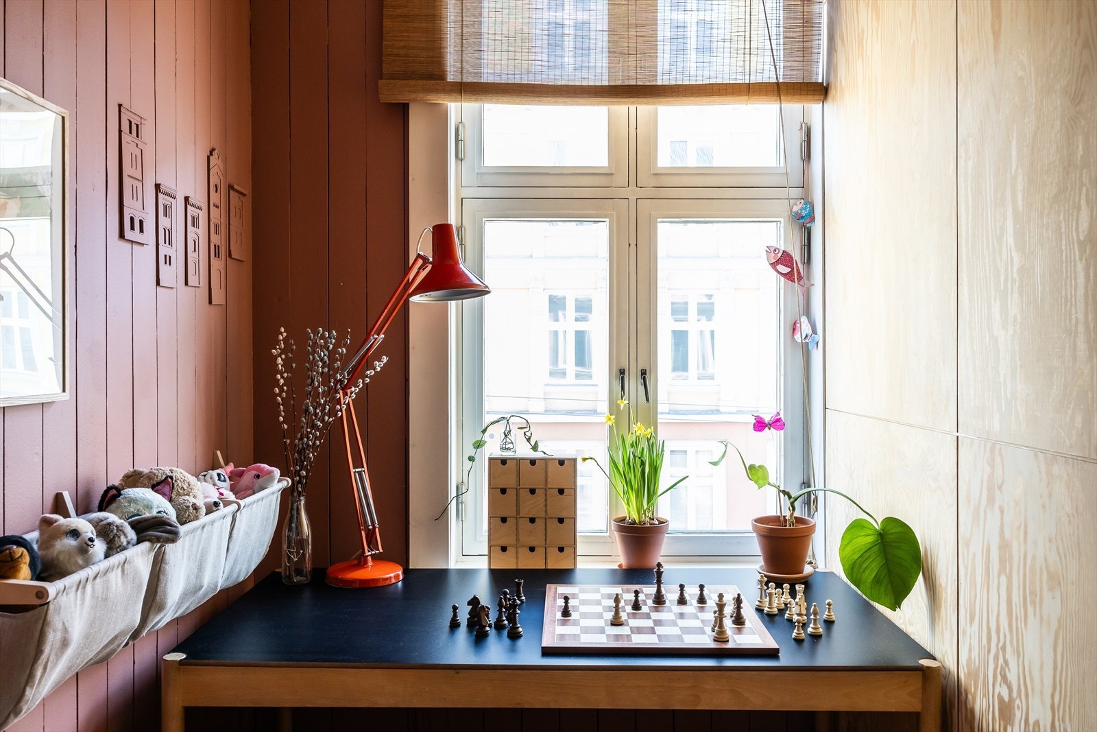 Her er det plass til skrivebord og seng Galleribilde