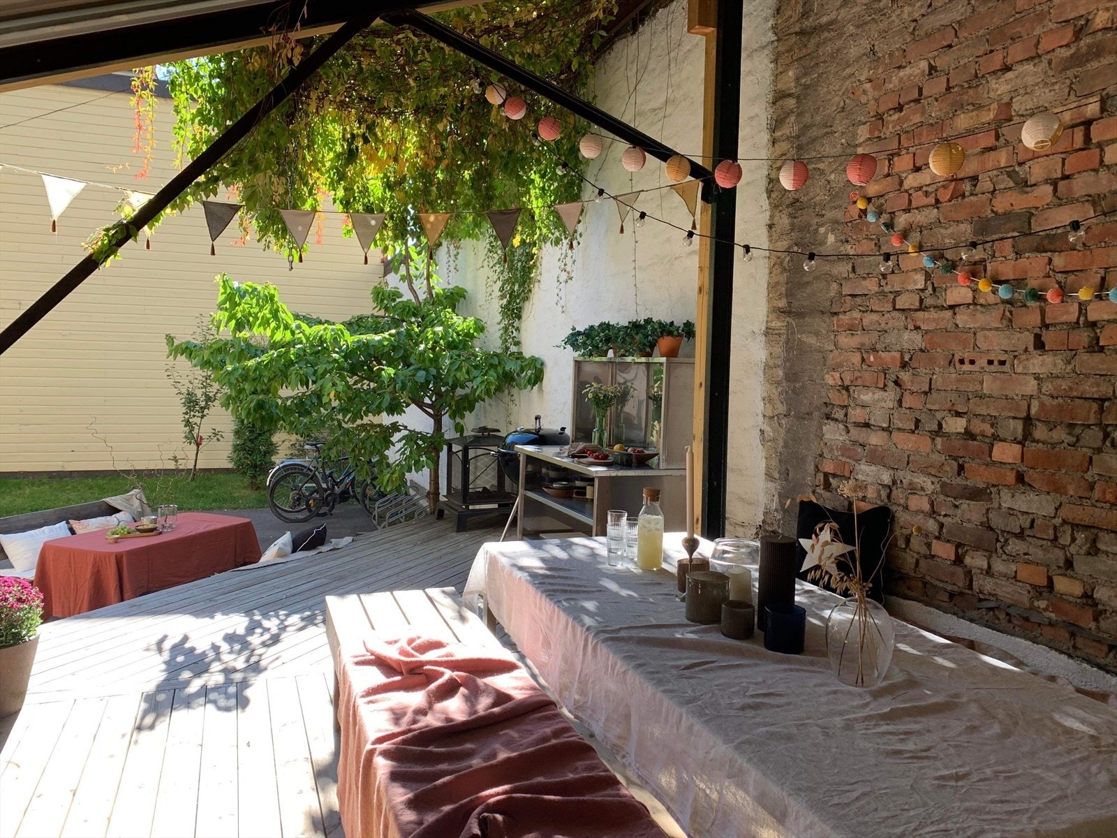 Borettslagets gamle "melbod" brukes i dag som et hyggelig samlingsted for beboerne Galleribilde