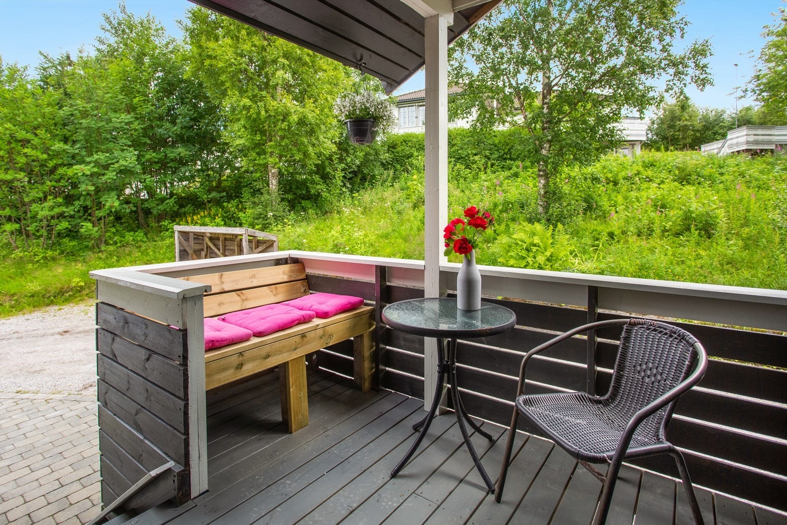 Inngangspartiet er takoverbygd, gir et lunt inngangsparti Galleribilde