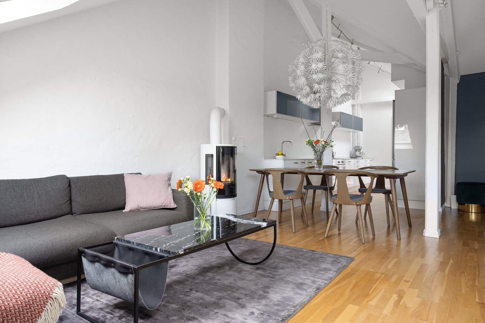 Planløsningen er gjennomgående med mye lys Galleribilde