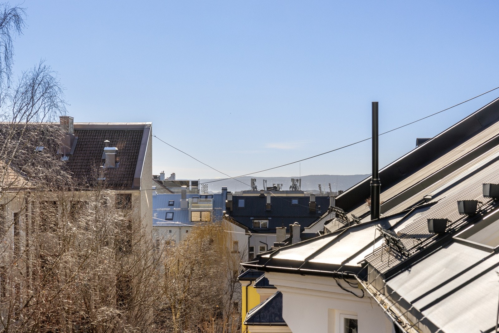 Flott utsyn fra terrassen mot byen Galleribilde