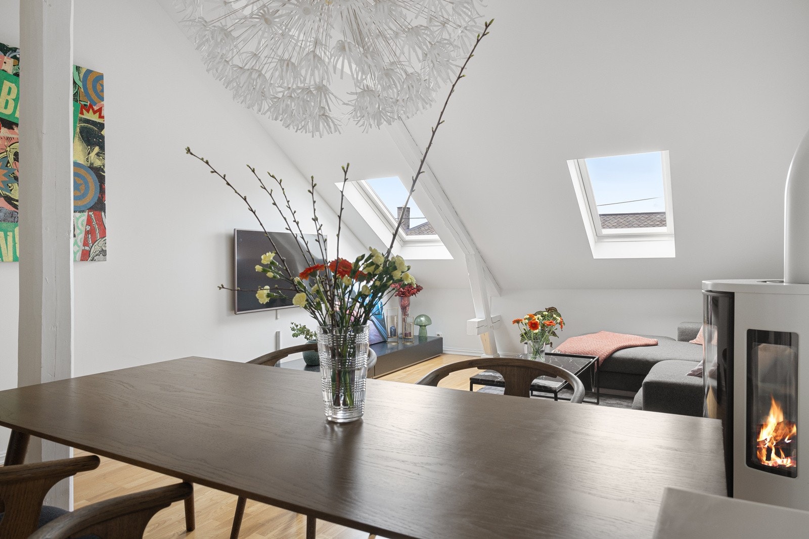 Leiligheten ble malt i 2025 i lyse farger Galleribilde