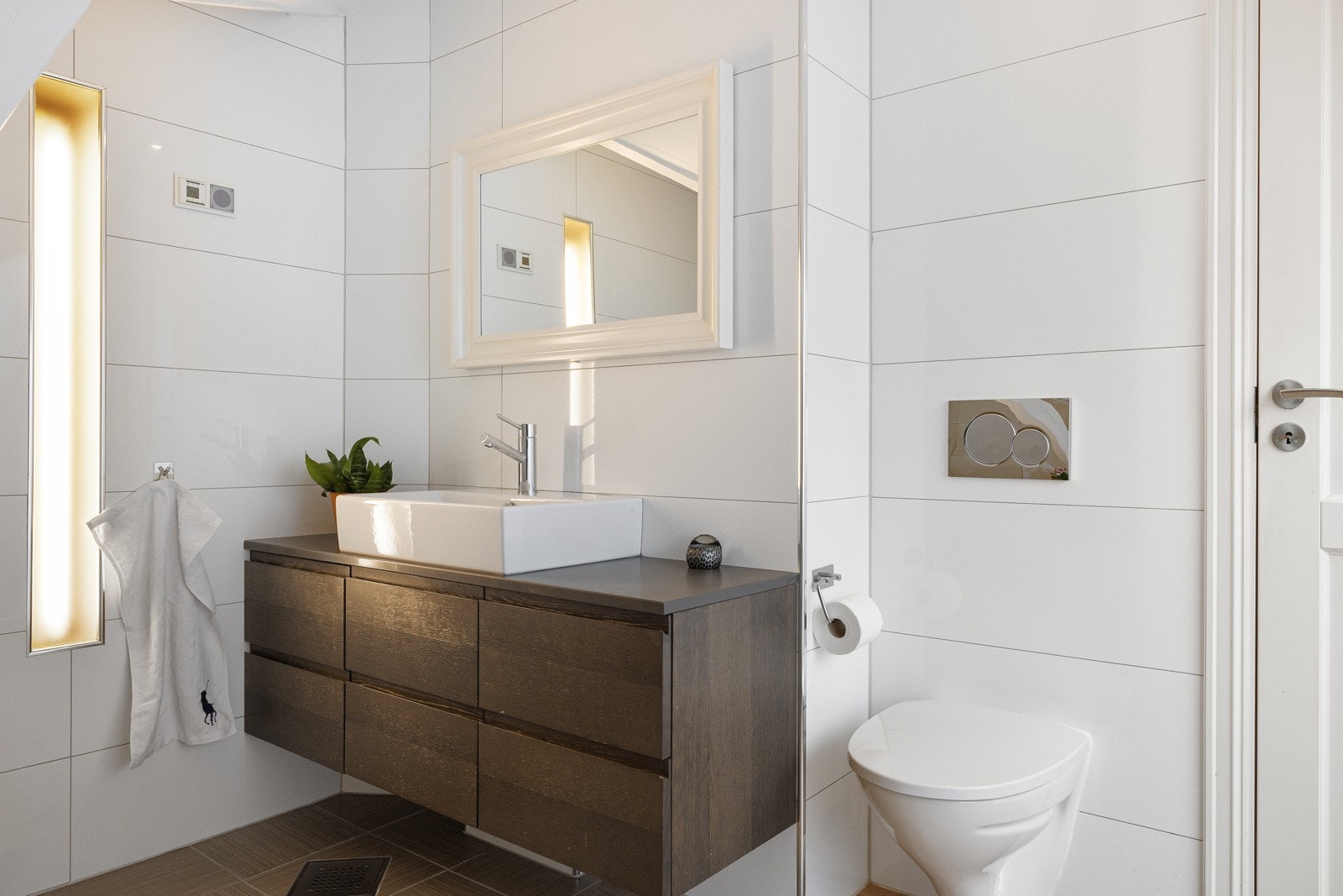 Innholdsrikt baderom Galleribilde