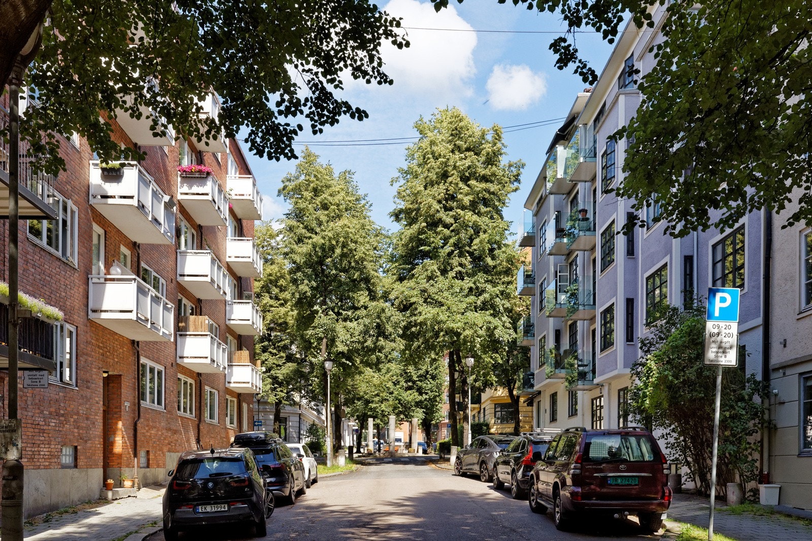 Vidars gate er en meget populær og enveiskjørt miljøgate med trær og beplantning Galleribilde