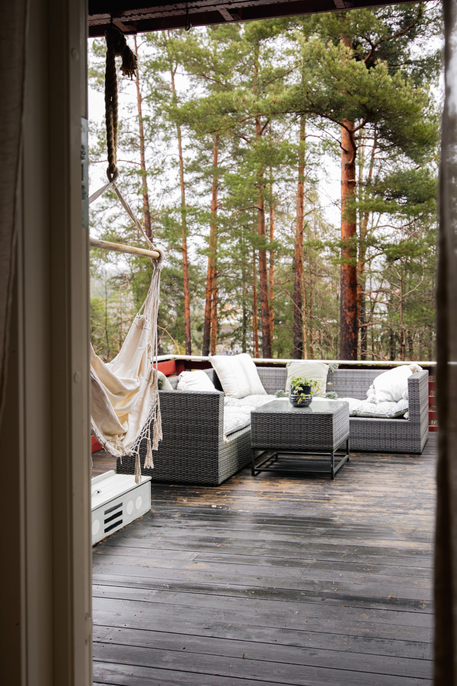 Fra hovedsoverommet i underetasjen det det utgang til en terrasse på ca. 35 kvm. Galleribilde