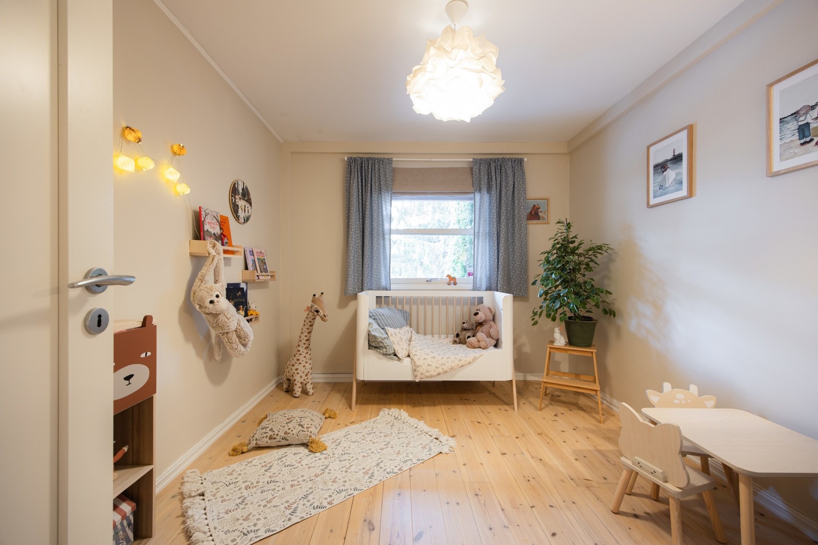 Det andre soverommet er ypperlig som barnerom, gjesterom eller hjemmekontor. Galleribilde