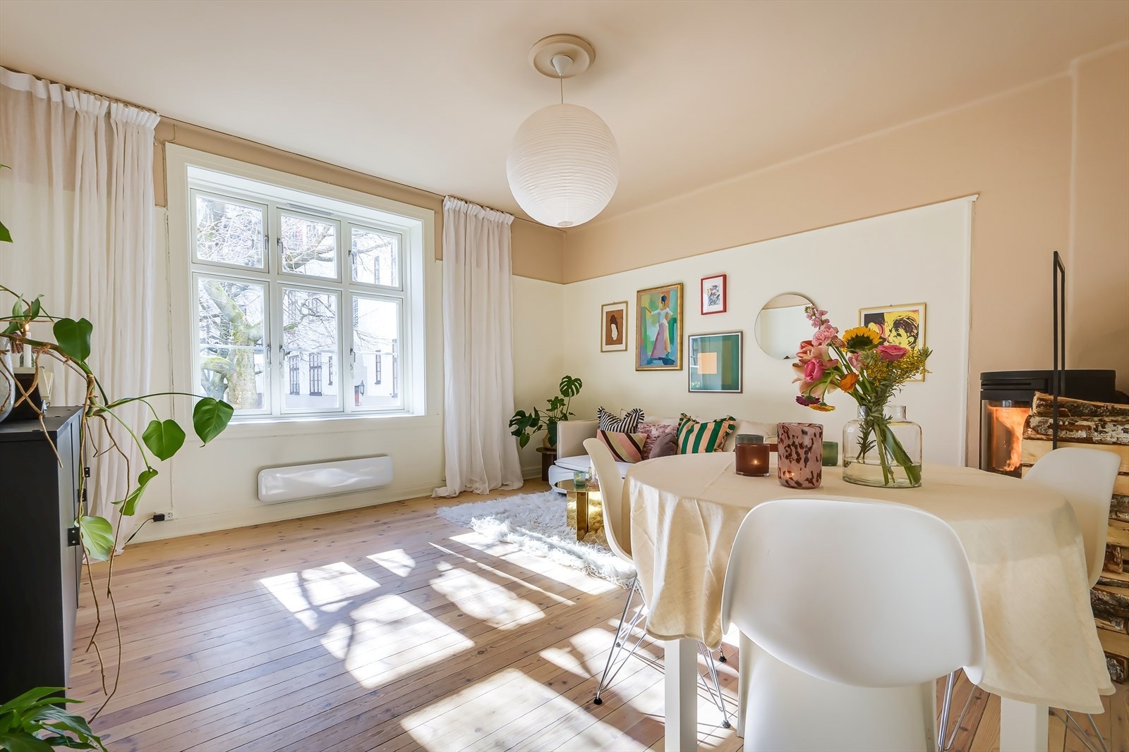 Thomas Tønder v/ DNB Eiendom ønsker velkommen til Holmestrandgata 15 - en innbydende og meget flott leilighet beliggende i byggets høye 1. etasje. Galleribilde