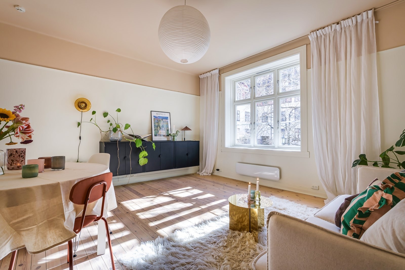 Leiligheten har en god planløsning og inneholder stor stue, romslig soverom, adskilt kjøkken, bad, wc og gang/entrè. Galleribilde