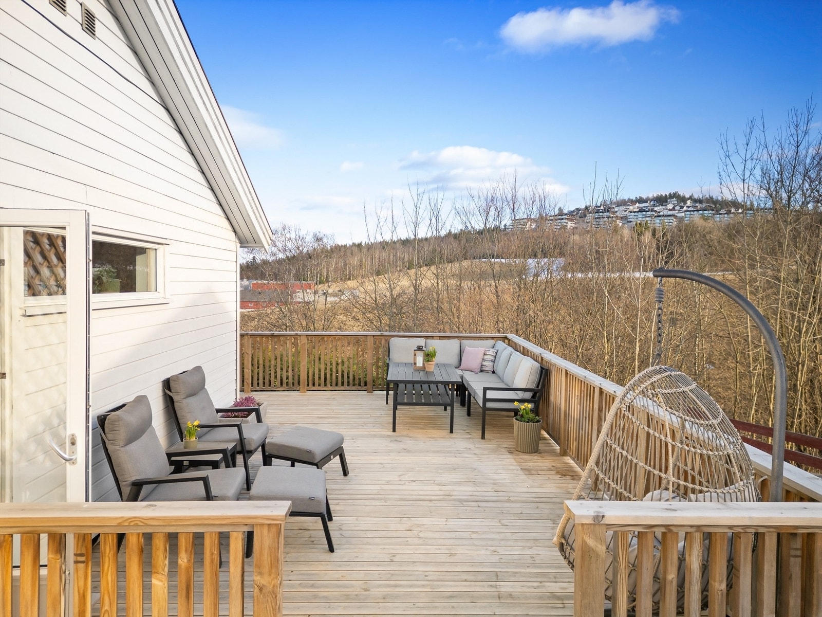 Oppgradert verandaen i 2023 Galleribilde