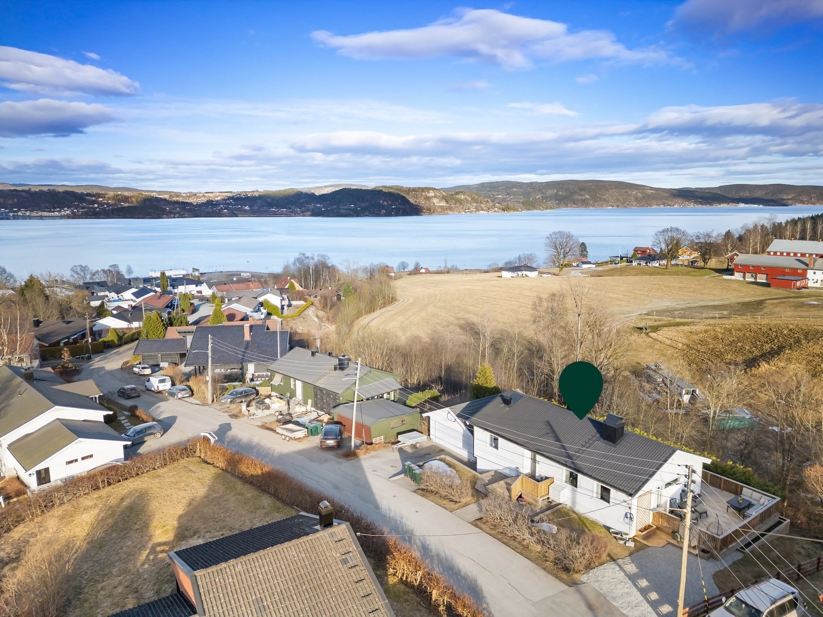 Eiendommen er beliggende i et attraktivt, barnevennlig og etablert område på Åskollen Galleribilde