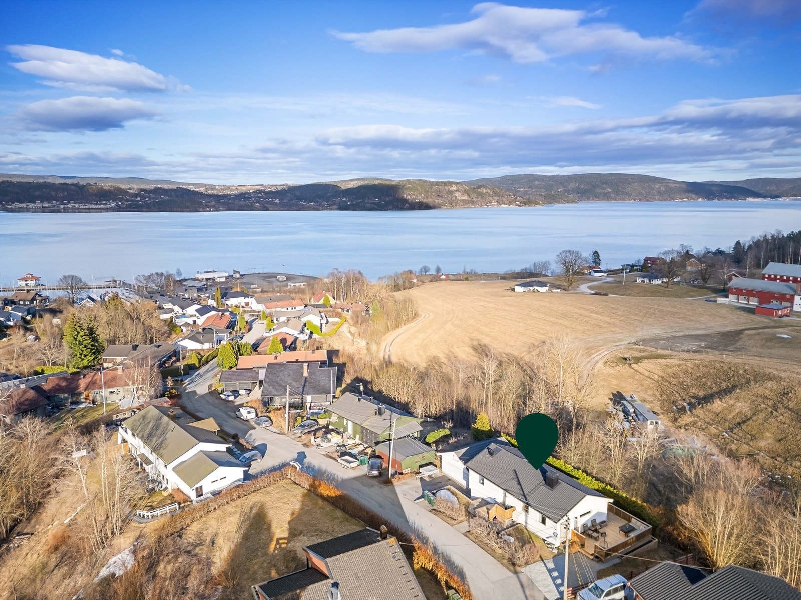 Enkel og kort vei (kun 3 min) til påkjøring E-18 Oslo/Kristiansand Galleribilde