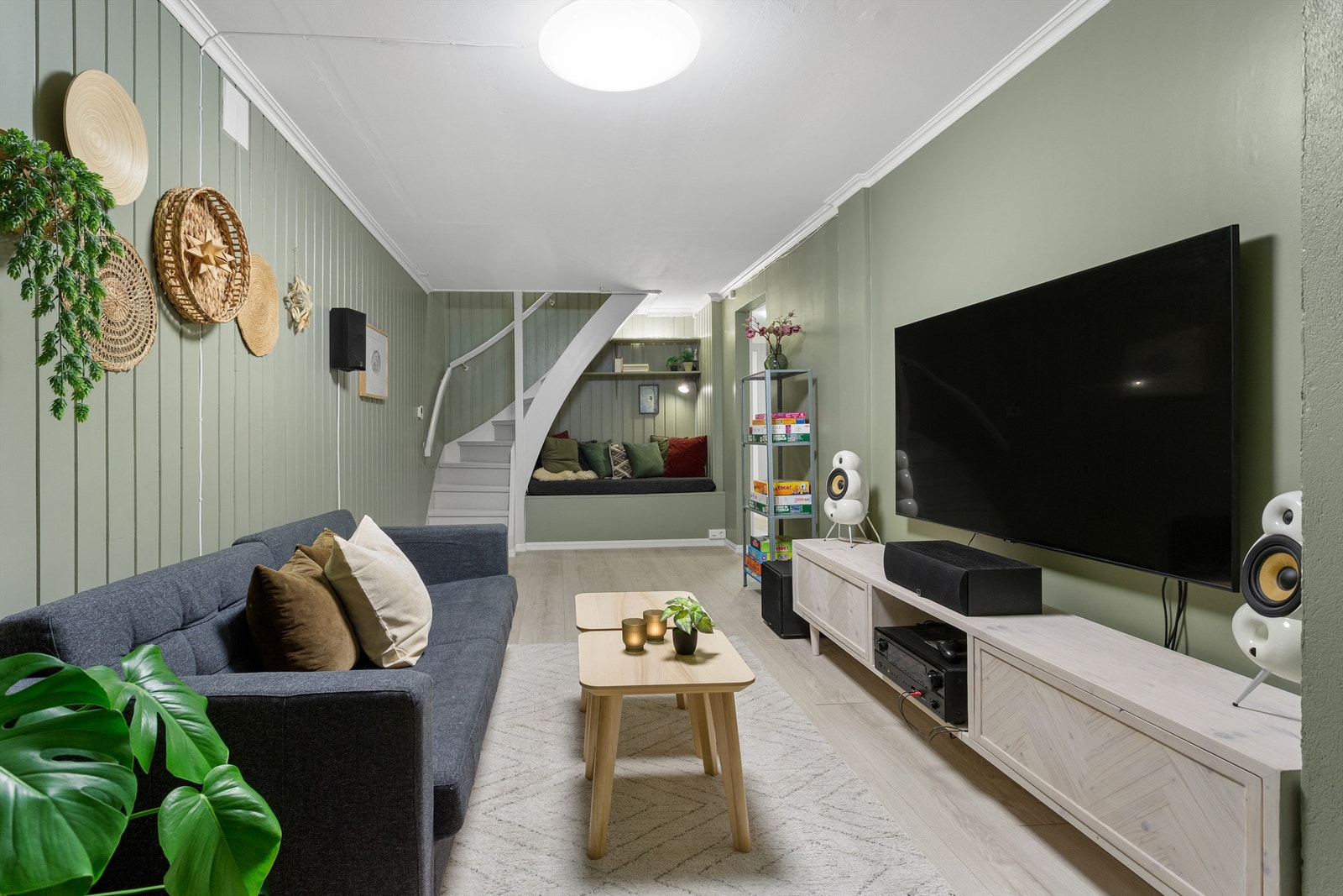 Rommet er innredet som kjellerstue - Rommet er ikke godkjent for varig opphold Galleribilde