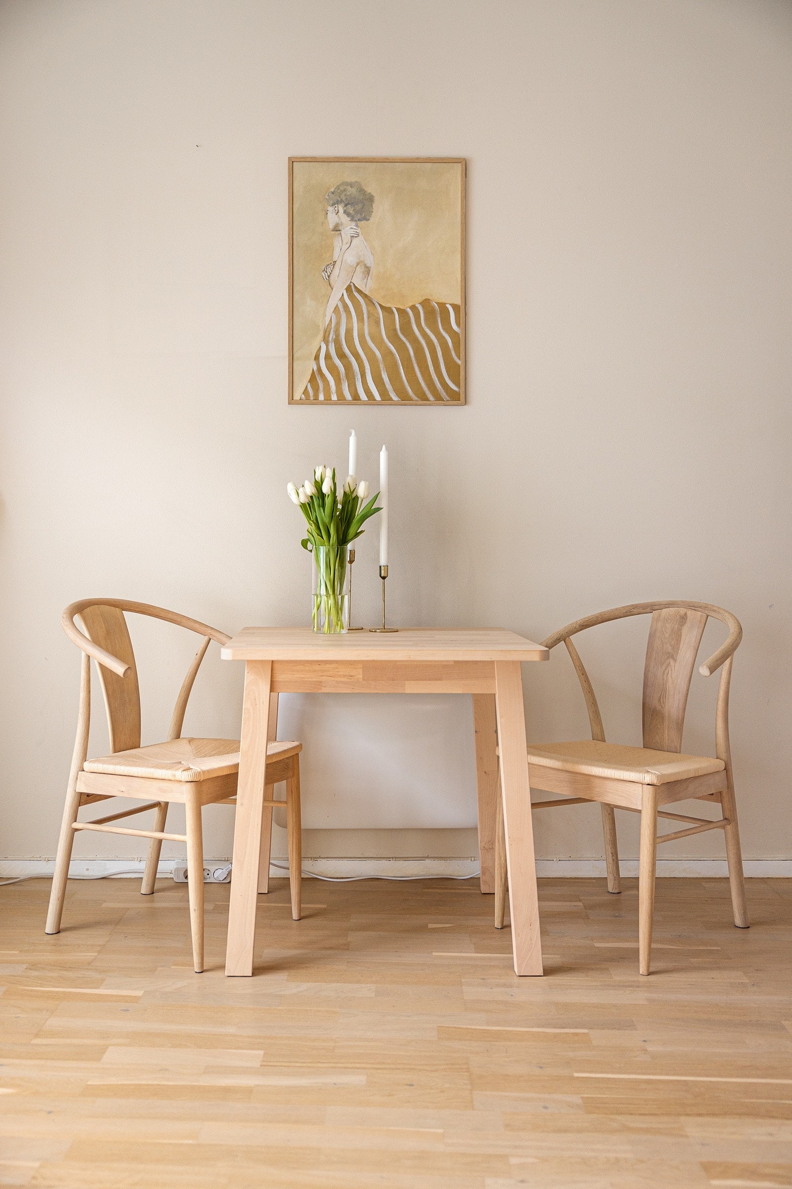 Leiligheten er malt i delikate farger i 2022 Galleribilde