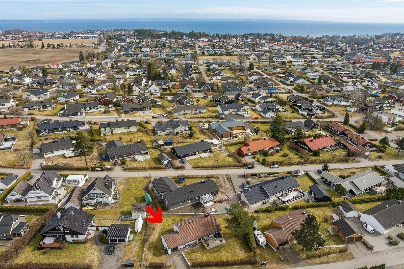 Ligger perfekt til på Tolvsrød, med kort vei til skole, barnehage, butikk og fine naturområder Galleribilde