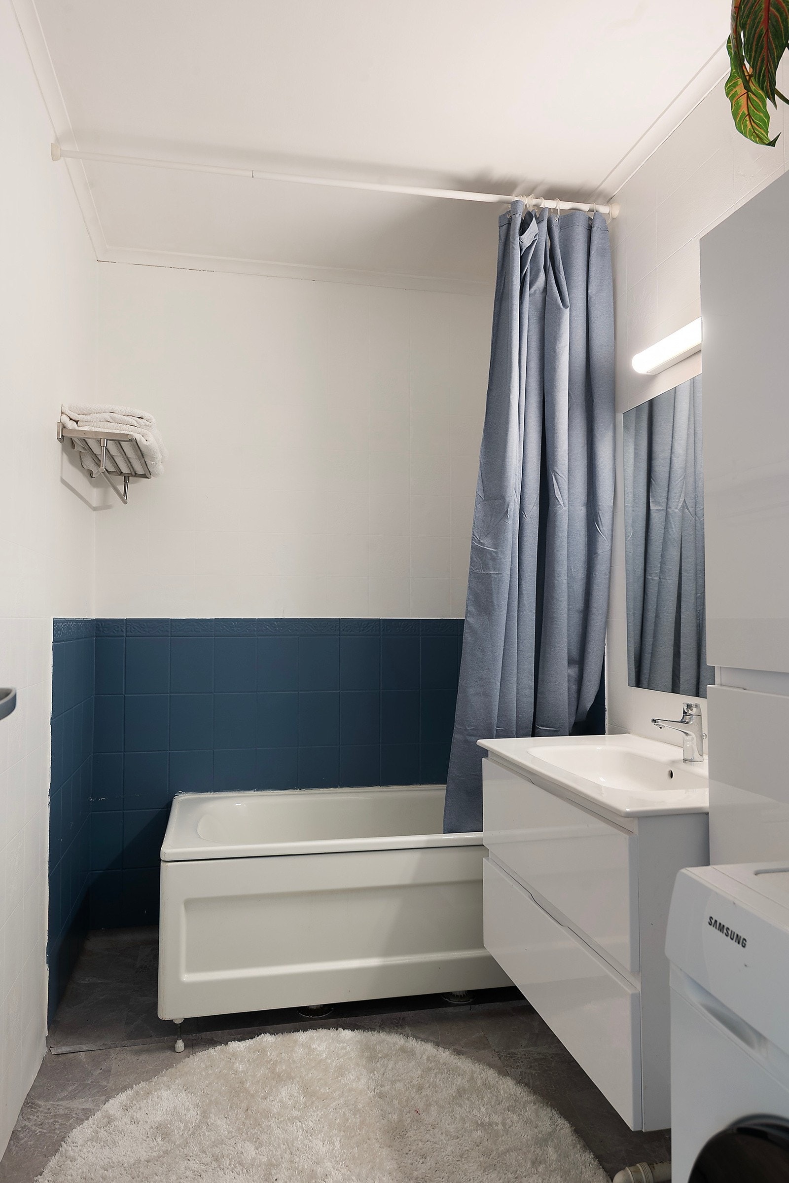 Eget bad med opplegg til vaskemaskin Galleribilde