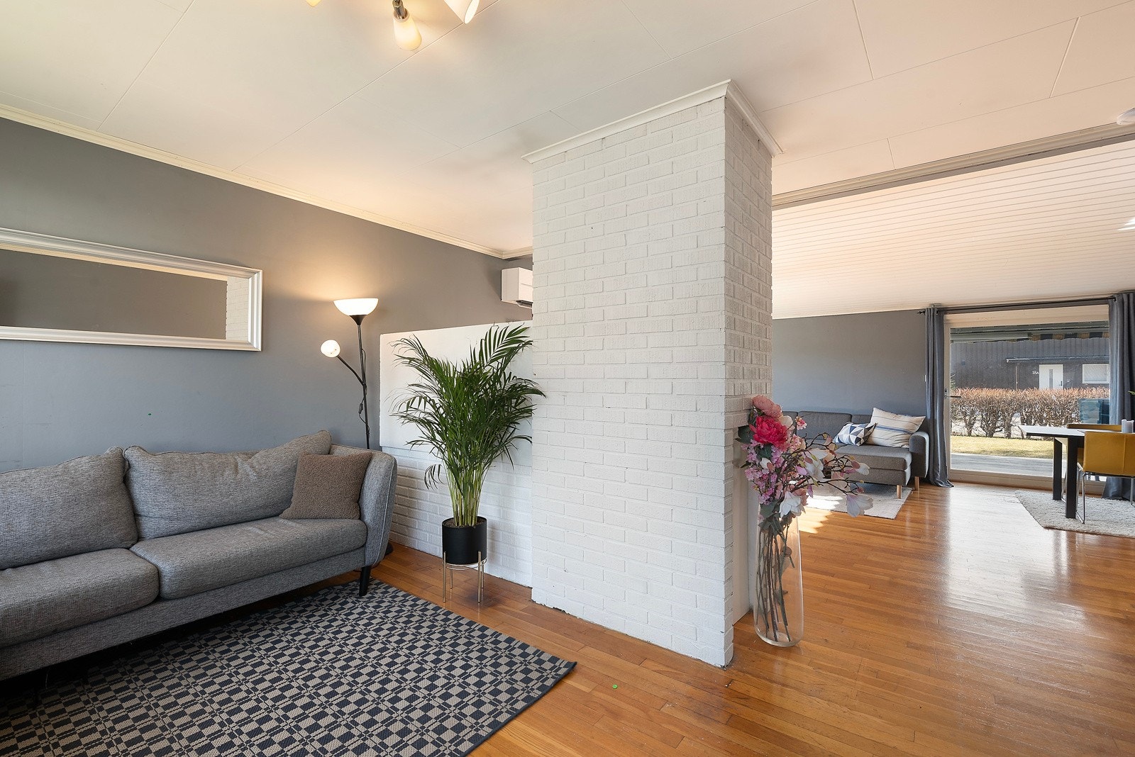 Romslig stue med mange muligheter Galleribilde