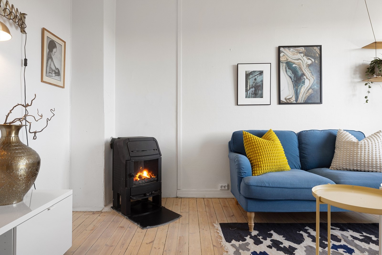 En moderne peisovn sikrer god varme på kaldere dager (pipeløp rehabilitert i 2017) Galleribilde