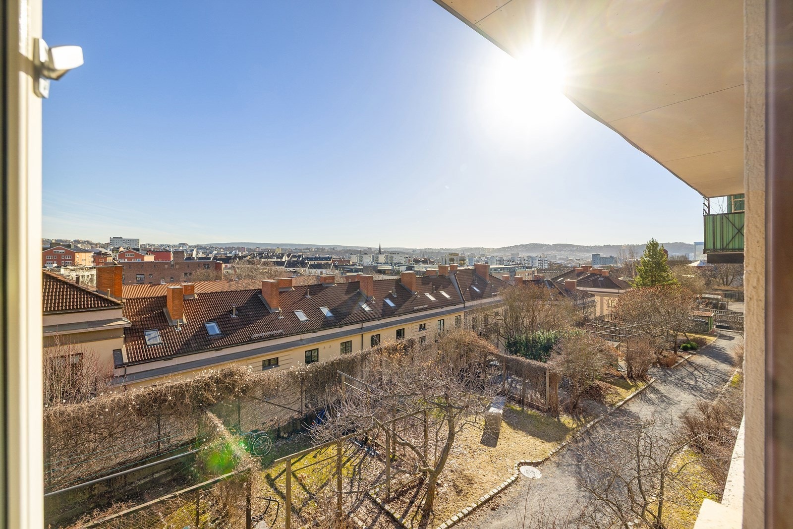 Vinduene gir usjenert panoramautsikt hvor du kan se alt fra Grefsenkollen til Barcode Galleribilde