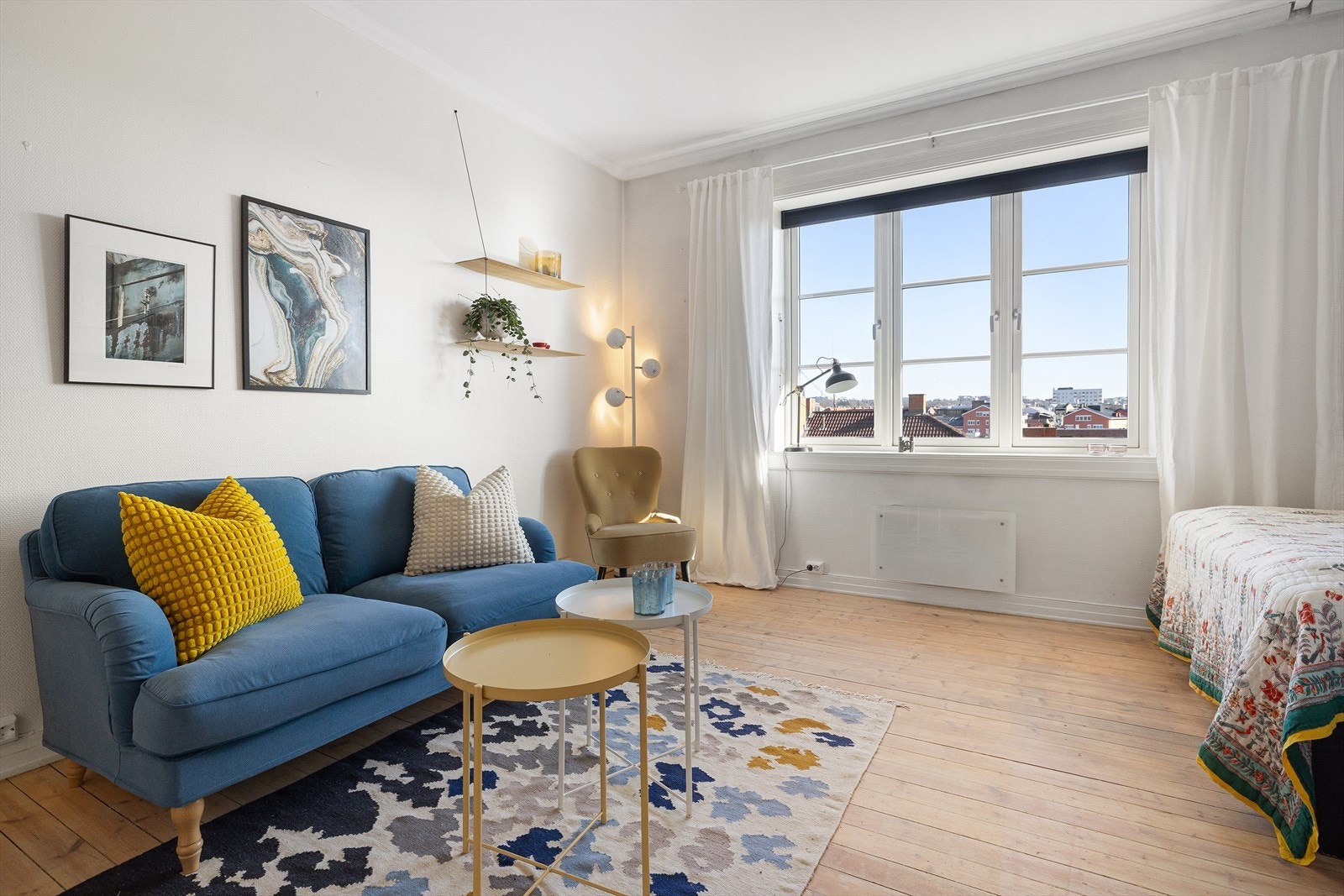 Her er det god plass til en sofa og annet møblement Galleribilde